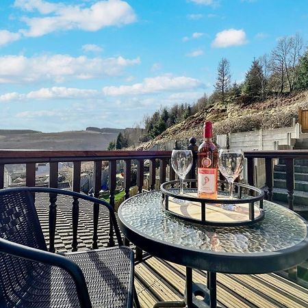 3 Bed Home In Tonypandy With Balcony View Room Llwynypia Εξωτερικό φωτογραφία