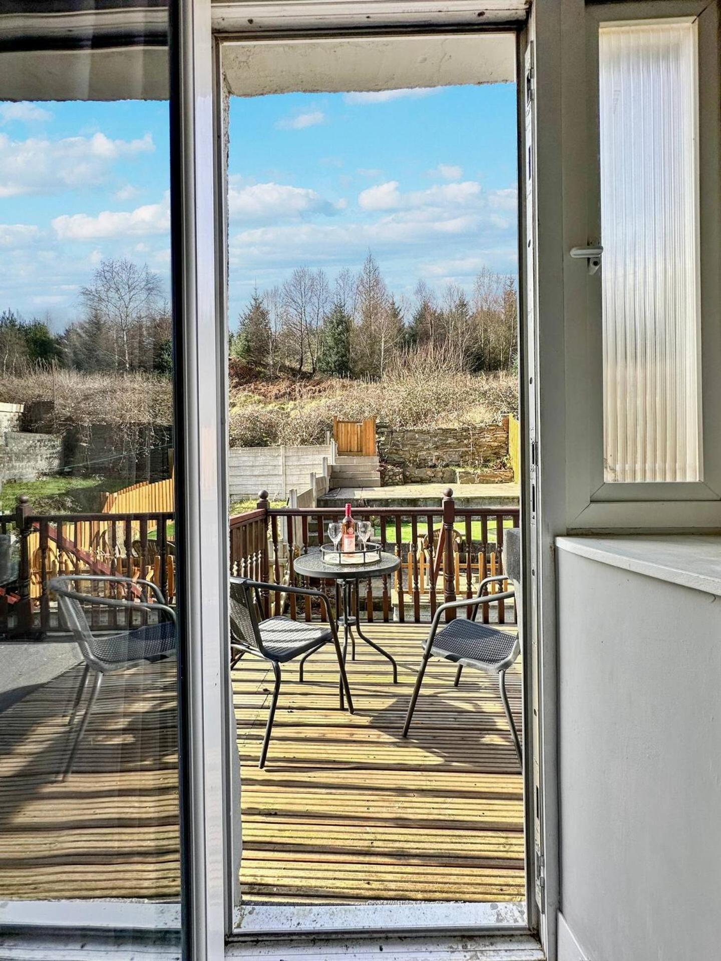 3 Bed Home In Tonypandy With Balcony View Room Llwynypia Εξωτερικό φωτογραφία